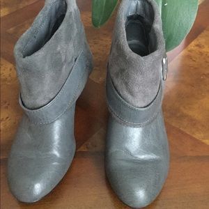 GRAY ANKLE BOOTIES